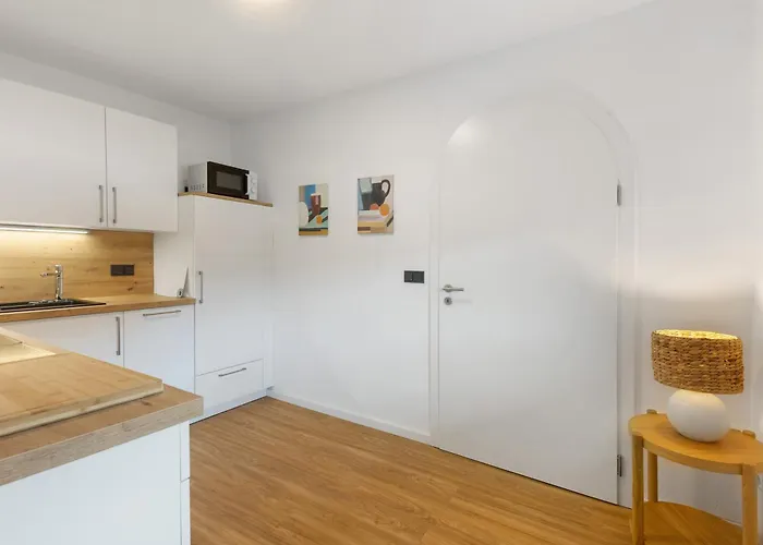 Schwalbennest * 伦讷施塔特